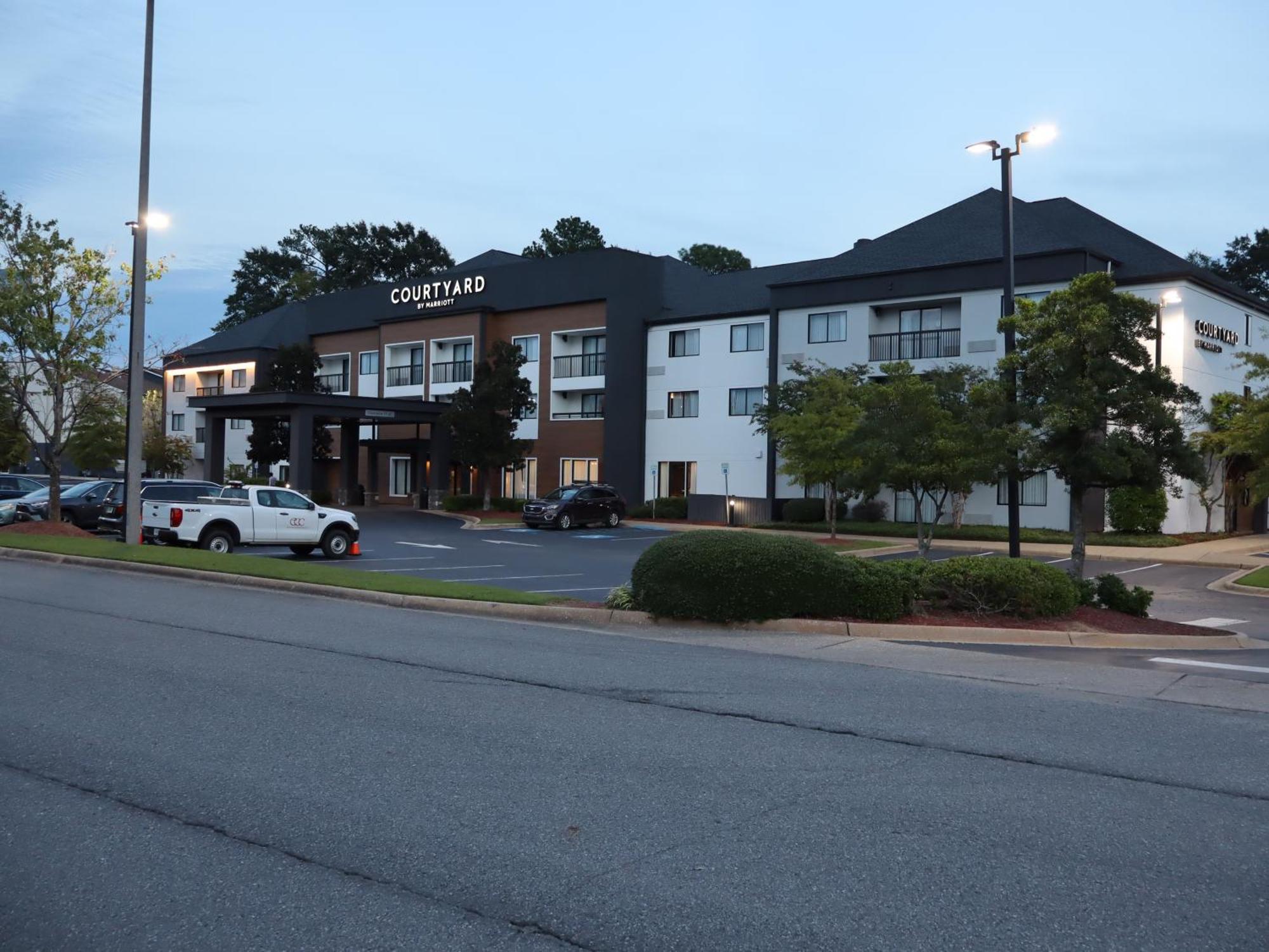 Courtyard Tuscaloosa Hotel Bagian luar foto