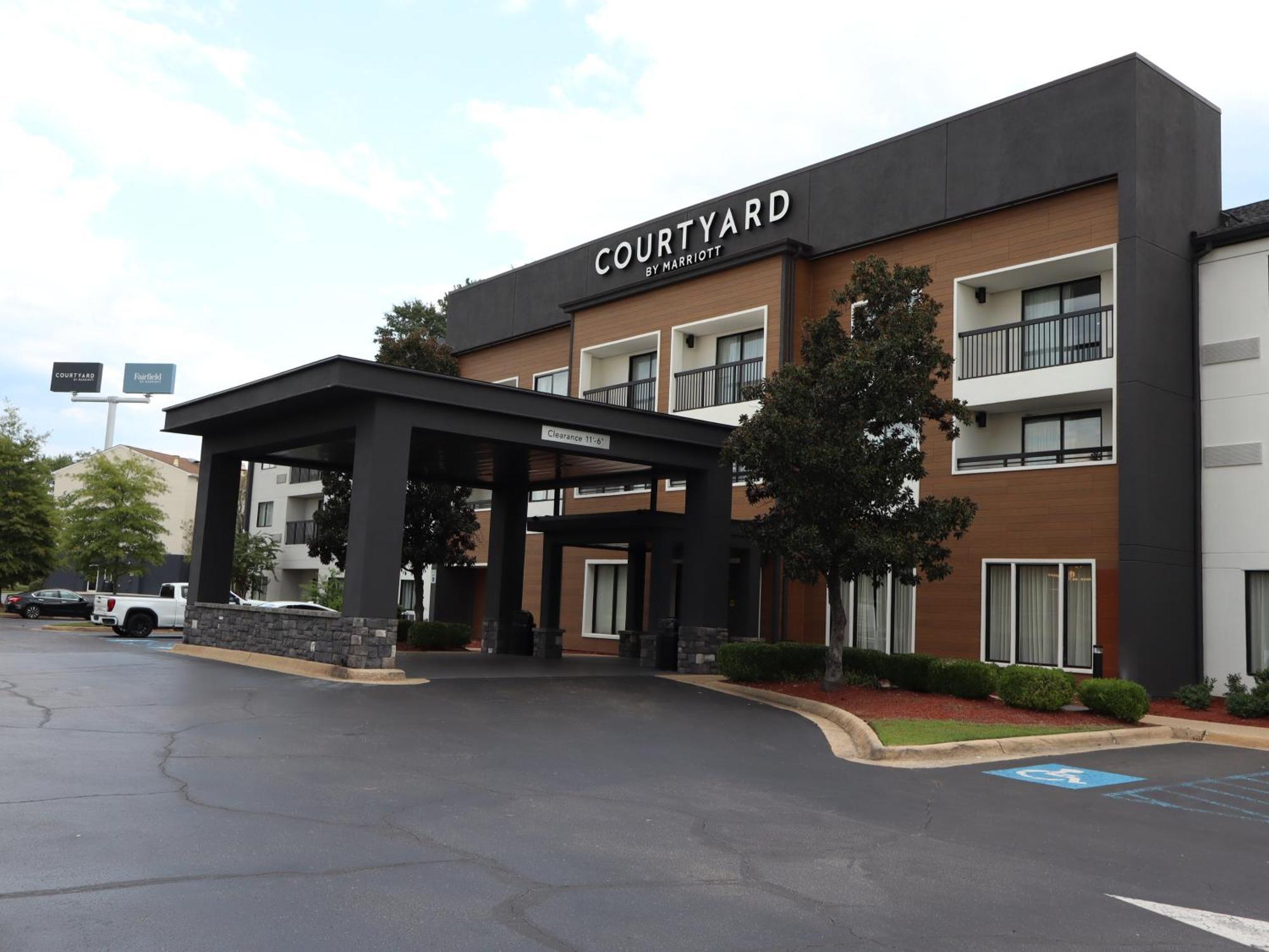 Courtyard Tuscaloosa Hotel Bagian luar foto