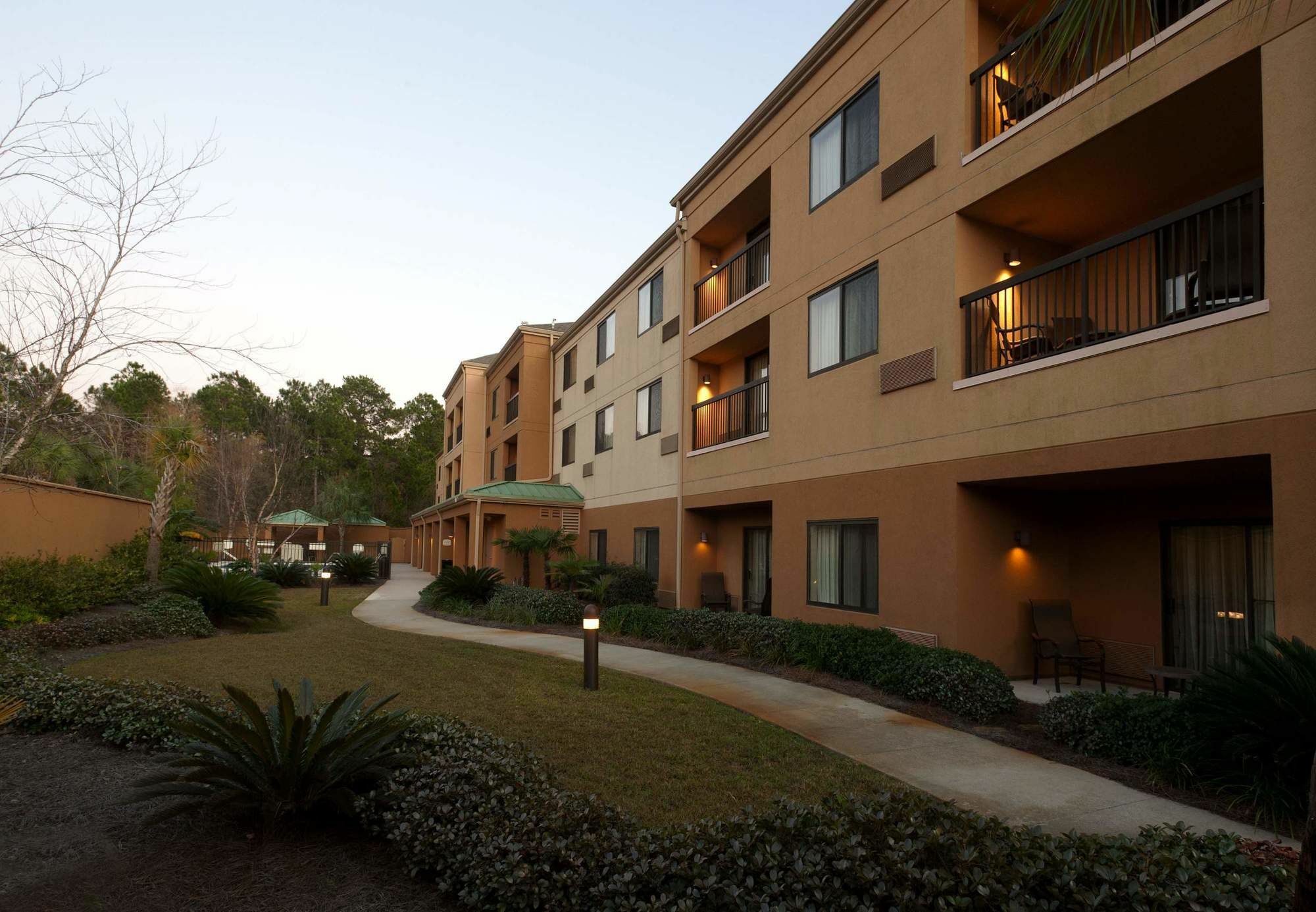 Courtyard Tuscaloosa Hotel Bagian luar foto